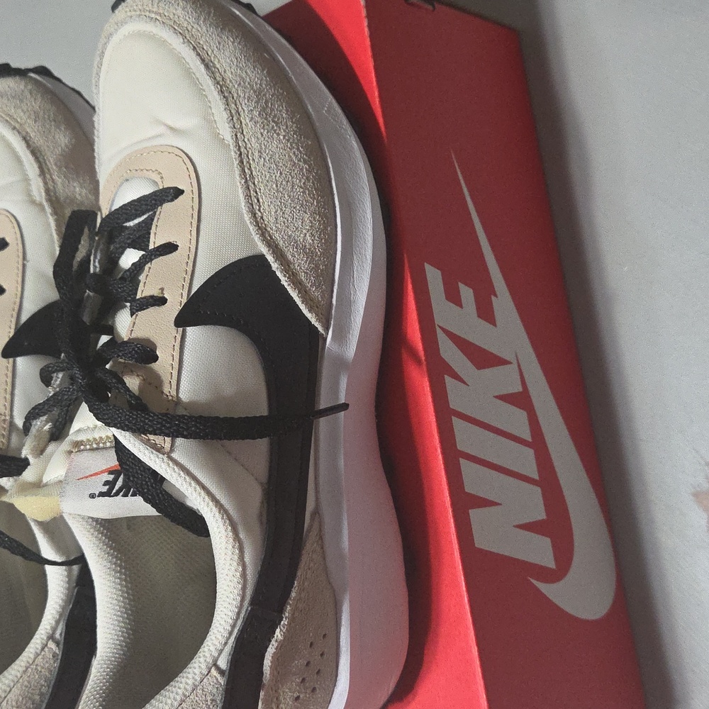 Nike Waffle Debut in Sanddrift and Black - Picture 6 of 12